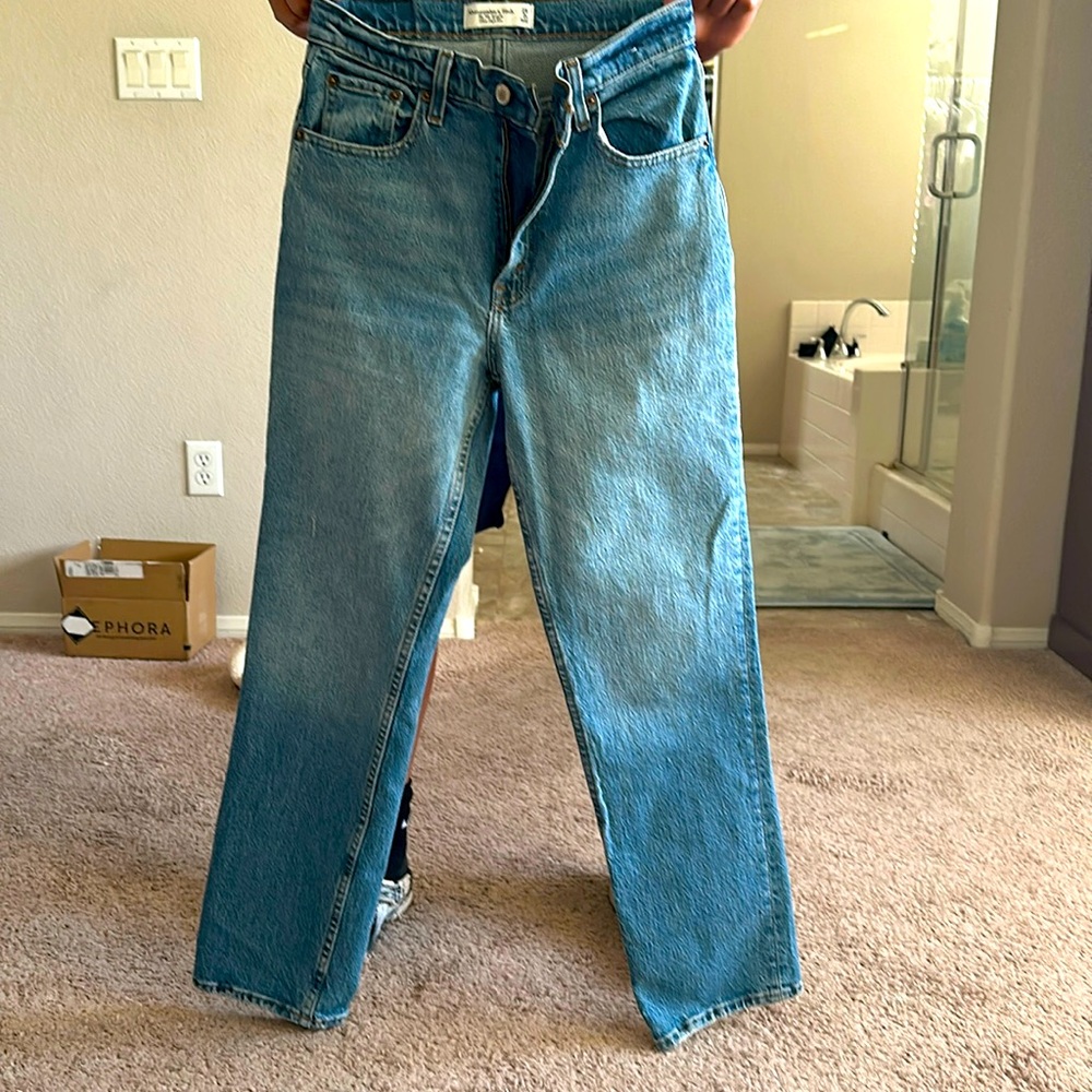 Abercrombie and Fitch ultra high rise 90s straight Jean 25s